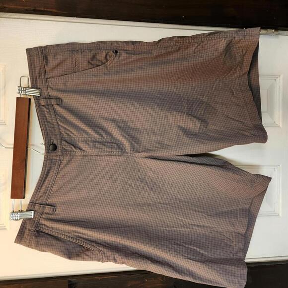 Lululemon Men's Grey Checkered Chino Shorts - Size 38 - Picture 1 of 8